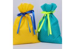 China Waterproof Non-Woven Drawstring Gift Bags 34x42cm Customizable supplier