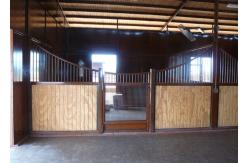 China Interior Solid Back European Horse Stalls 12 Feet Length 220cm Height supplier