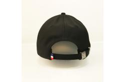 China Curved Brim Polyester Baseball Cap Adjustable Plain With Metal Badge supplier