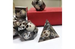 China Black Crystal Skull Resin Boarding Dice Set  dnd dice supplier