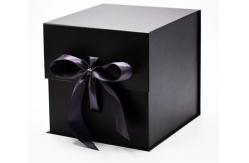 China Eco Friendly Cardboard Packing Boxes Foldable Magnetic Closure Gift Box With Ribbon supplier