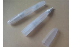 China Pencil Form Lip Gloss Pencil Pacakaging 1.5ml ISO Certification Simple Style supplier