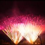 Liuyang Mandarin Huge Pyrotechnics 0.8 Inch 300 Shots Golden Willow Purple Beads 1.3g Un0335 Professional Big Fireworks Cake for sale
