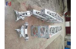 China Heavy Duty Inner Suspended Lattice Gin Pole For Transmission Tower Construction supplier