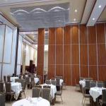 85 Mm  Banquet Hall Folding Partition Walls Semi - Auto Hotel Movable Wall Partitions Soundproof  For Malaysia for sale