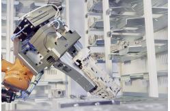 China Kuka Welding Robot Arm KR16 R1610 With Schunk Robotic Gripper For Automation supplier