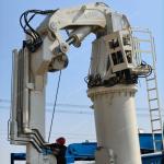 China 4T 14M Knuckle And Foldable Boom Marine Crane manufacturer