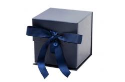 China Eco Friendly Cardboard Packing Boxes Foldable Magnetic Closure Gift Box With Ribbon supplier