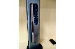 China Fingerprint Wifi Door Lock With Camera Aluminum Alloy Video Door Lock supplier