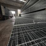 Machine Pressure Welded 30mm Industrial Steel Grating With Bright Surface 3mm Crossing Bar