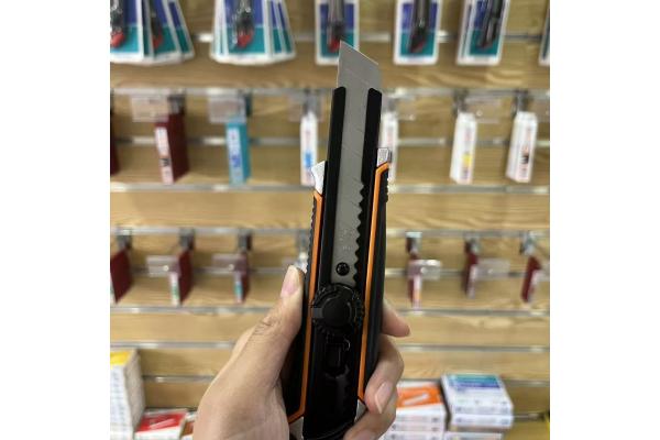 Safety Features Blade Guard 18mm Utility Knives