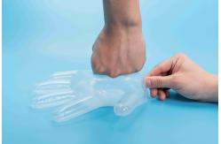 China Non Toxic Disposable Transparent LDPE / HDPE Gloves Odorless For Food Preparation supplier