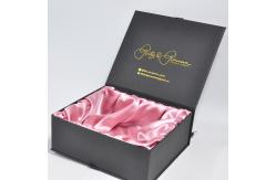 China CMYK 800gsm Flap Gift Box With Ribbon Closure supplier