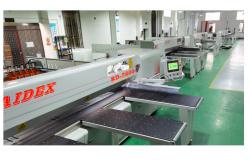 China High Accuracy CE Acrylic Cutting Machine With 2600mm Sawing Length supplier