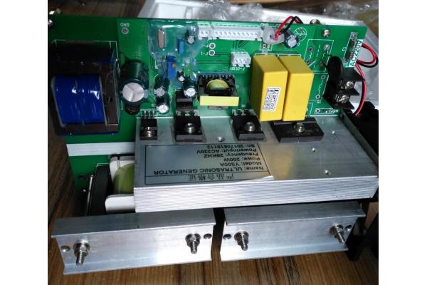 200W 28k Ultrasonic Frequency Generator With Fan Driving Transducer