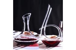 China 1500ml Glass Wine Decanter Aerator Classical Design Brass Instrument Shape supplier