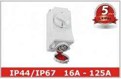 China 220V 380V Electrical Socket Outlets with Industrial Switch Interlock supplier