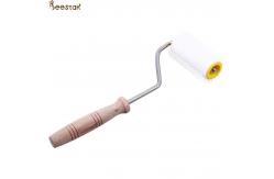China Beekeeping Tool Uncapping Roller With Plastic Roller For Propolis Collecting supplier