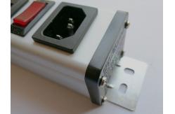 China Rack Mounted PDU Power Distribution Unit With Circuit Breaker Horizontal Install supplier