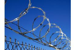 China Iron Galvanized Razor Barbed Wire 10M For Warehouses supplier