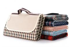 China Ripstop Family Picnic Blanket With Thick Waterproof PVC Backing supplier