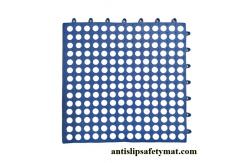 China 30cm Interlocking Anti Fatigue Floor Mats Shower Mat With Drainage Holes supplier