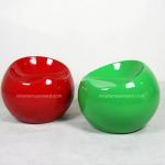 Fiberglass Apple-Shaped Ball Chair – Seating for Mall Leisure Areas