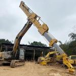 Excavator Telescopic Arm With Clamshell Bucket For Digging House Foundation