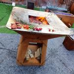 Rusty Red Charcoal Bbq Grills Folding Outdoor Barbecue Grill D1000mm for sale