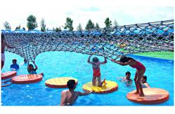 China Water Park Lazy River And Swimming Pool Floating Bridge With Climbing Net supplier