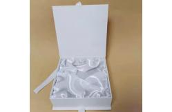 China Eco Friendly Cosmetic Packaging Box with Satin Lining and Glossy Finish supplier