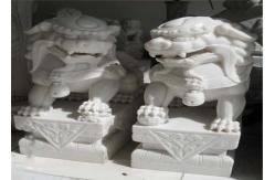China White Jade Marble Lion Sculpture , Stone Animal Sculptures Customized Color supplier