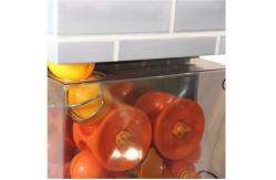 China Table Top Orange Juice Squeezer With Automatic Feeder For Cafes / Bars supplier