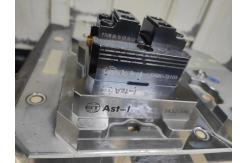 China DXQ-75100 Self Centering Vise 60Nm Quick Exchange With Customized Jaws supplier