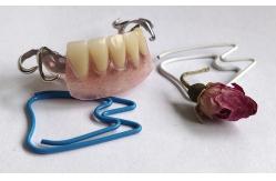 China Hot Cured Removable Aesthetic Lower Partial Acrylic Denture supplier
