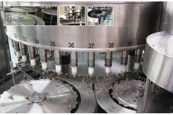 PET Bottle Water Filling Machines Gravity Filling Method For Pure Water