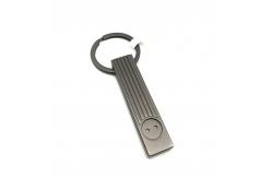 China TT Payment Term Metal Keychain Holder with Customized Logo supplier