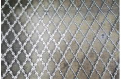 China Stainless Steel Barbed Wire Mesh Fence Concertina Barbed Wire Fencing supplier