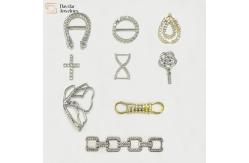 China Custom Accessories Zircon Metal Buckle Chain Pendants For Key Handbag supplier