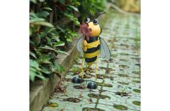 China Small Metal Yard Ornaments Recyclable Lifelike Bee Metal Art With Glass Wings supplier
