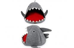 China Mechanical Wash Felted Wool Cat House Shark Pattern With Detachable Mat supplier