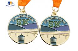 China Zinc Alloy Custom 5K Race Medals 65*4MM Background Sandblast Medaillen supplier