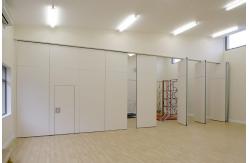 China Wooden MDF Restaurant Foldable Movable Sliding Partition Walls Rolling System supplier