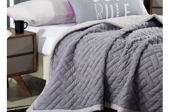 China Simple Solid King Size Bedspreads , Machine Quilting Hotel Collection Bedspreads supplier