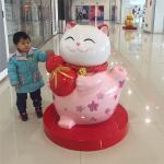 Modern 80cm Fiberglass Fortunate Cat For Store Display for sale