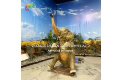 China Realistic Animatronic African Elephant Statue Spraying Water In Safari Setting supplier