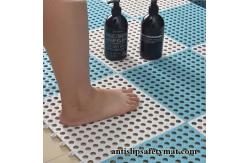 China 30cm Interlocking Anti Fatigue Floor Mats Shower Mat With Drainage Holes supplier