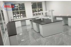 China Customizable Laboratory Workstation Furniture Manufacturer with Chemical-resistant Safety Features supplier