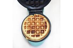 China Portable 120V 550W Mini Waffle Maker Machine Non Stick Cooking Surface supplier