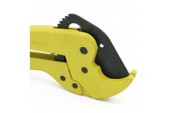 China Hand Held Plastic Pipe Cutter With Stainless Steel Blade And Safety Latch supplier